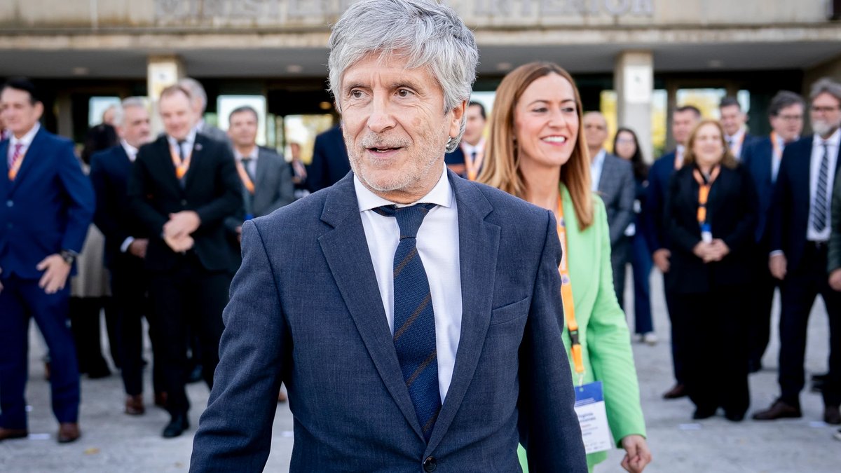 El ministro del Interior, Fernando Grande-Marlaska antes de la reunión que formaliza la constitución de la Red Iberoamericana de Reducción del Riesgo de Desastres y Protección Civil, a 22 de octubre de 2026, en Madrid (España). La iniciativa busca coordinar la gestión de emergencias y la respuesta ante desastres en 22 países de la región. 22 OCTUBRE 2026 A. Pérez Meca / Europa Press 22/10/2026